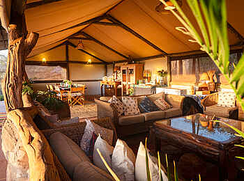 Laikipia Wilderness Main Camp: Blick in den Zentralbereich Laikipia Wilderness Main Camp: Blick in den Zentralbereich