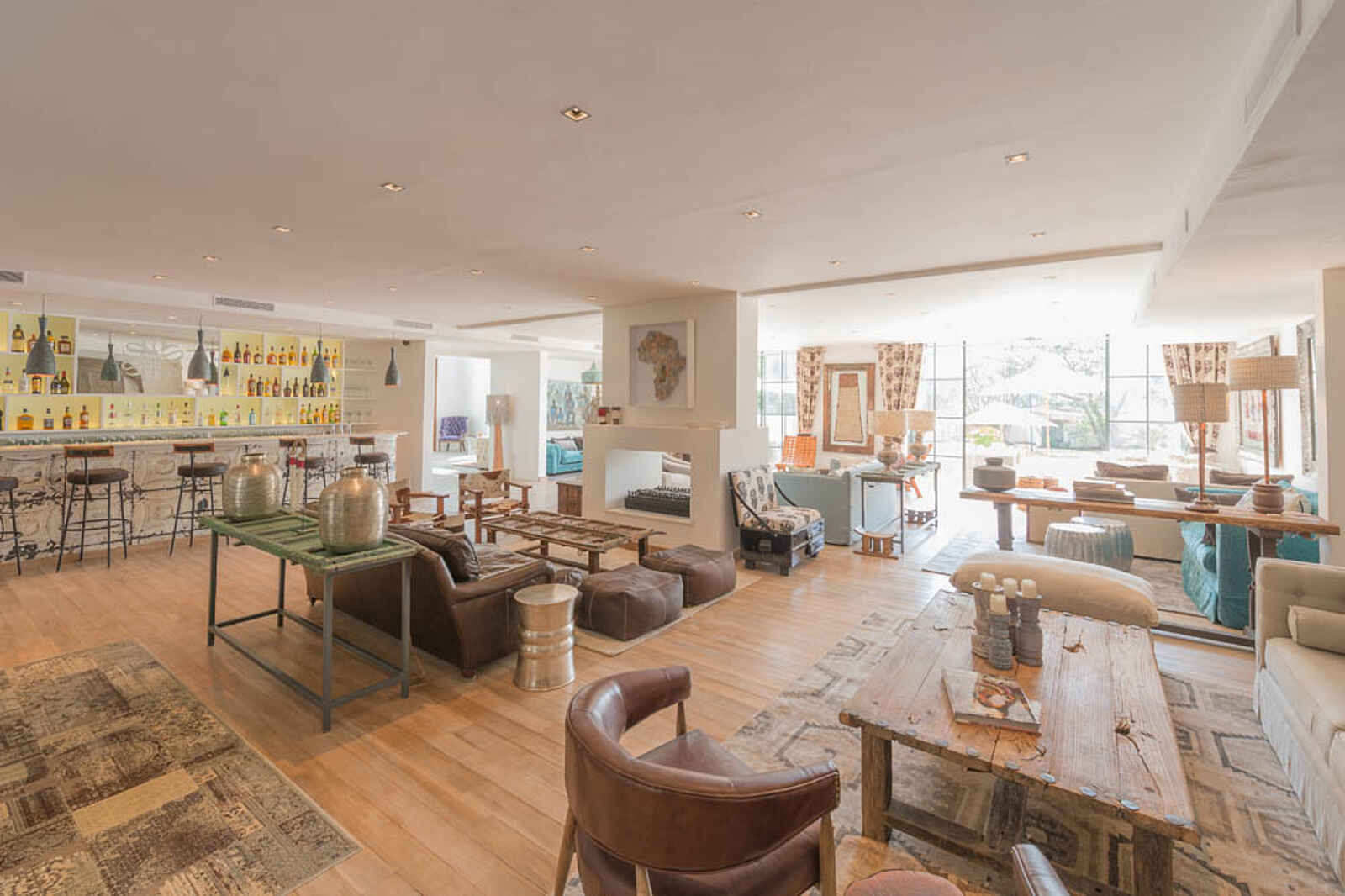 Latitude 15: Lounge und Bar Latitude 15: Lounge und Bar