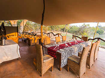 Mukambi Fig Tree Bush Camp: Der Hauptbereich