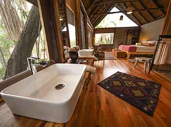 Nxamaseri Island Lodge: Offen gestalteter Raum Nxamaseri Island Lodge: Offen gestalteter Raum