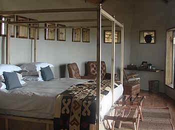 Tau Pan Camp: Gästechalet mit Bett