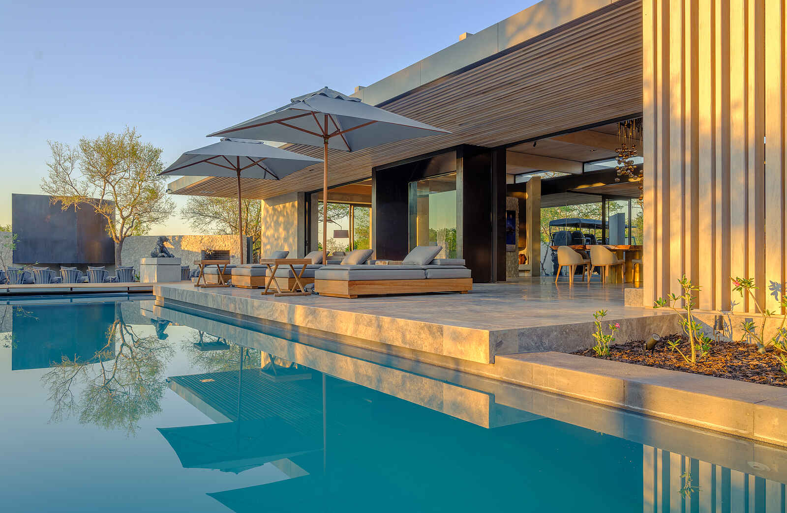 Cheetah Plains Karula House: Pool mit Blick auf die Terrasse Cheetah Plains Karula House: Pool mit Blick auf die Terrasse