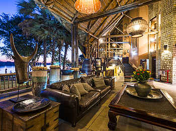 David Livingstone Safari Lodge: Loungebereich des Haupthauses David Livingstone Safari Lodge: Loungebereich des Haupthauses