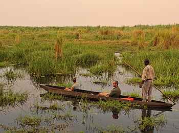 Linyanti Expeditions: Mokoroexkursion Linyanti Expeditions: Mokoroexkursion