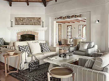 Sanctuary Chobe Chilwero: Lounge im Hauptbereich Sanctuary Chobe Chilwero: Lounge im Hauptbereich