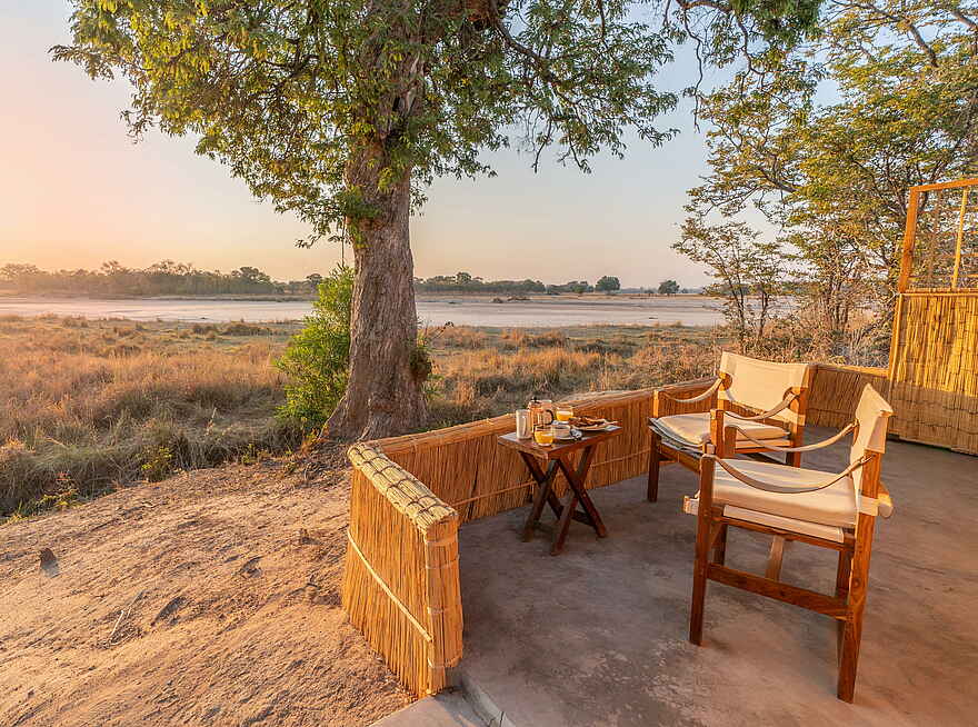 Time + Tide Luwi: Privatterrasse eines Gästechalets Time + Tide Luwi: Privatterrasse eines Gästechalets