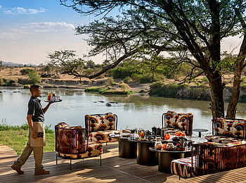 andBeyond Grumeti Serengeti River Lodge: Nachmittagstee in der Lounge andBeyond Grumeti Serengeti River Lodge: Nachmittagstee in der Lounge