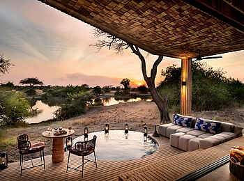 andBeyond Grumeti Serengeti River Lodge: Terrasse mit Plungepool andBeyond Grumeti Serengeti River Lodge: Terrasse mit Plungepool