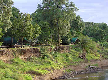Governors' Camp: Camp am Flussufer Governors' Camp: Camp am Flussufer