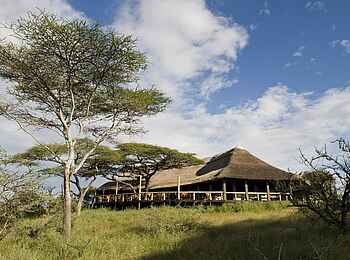 Lake Masek Tented Camp: Fernansicht der Lodge