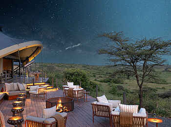 Mahali Mzuri: Terrasse mit Feuerstelle bei Nacht