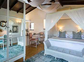Teremok Marine Lodge and Spa: Milkwood Suite Bett Teremok Marine Lodge and Spa: Milkwood Suite Bett