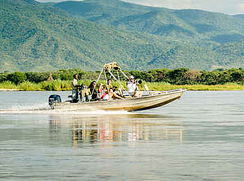Baines River Camp: Motorbootexkursion Baines River Camp: Motorbootexkursion