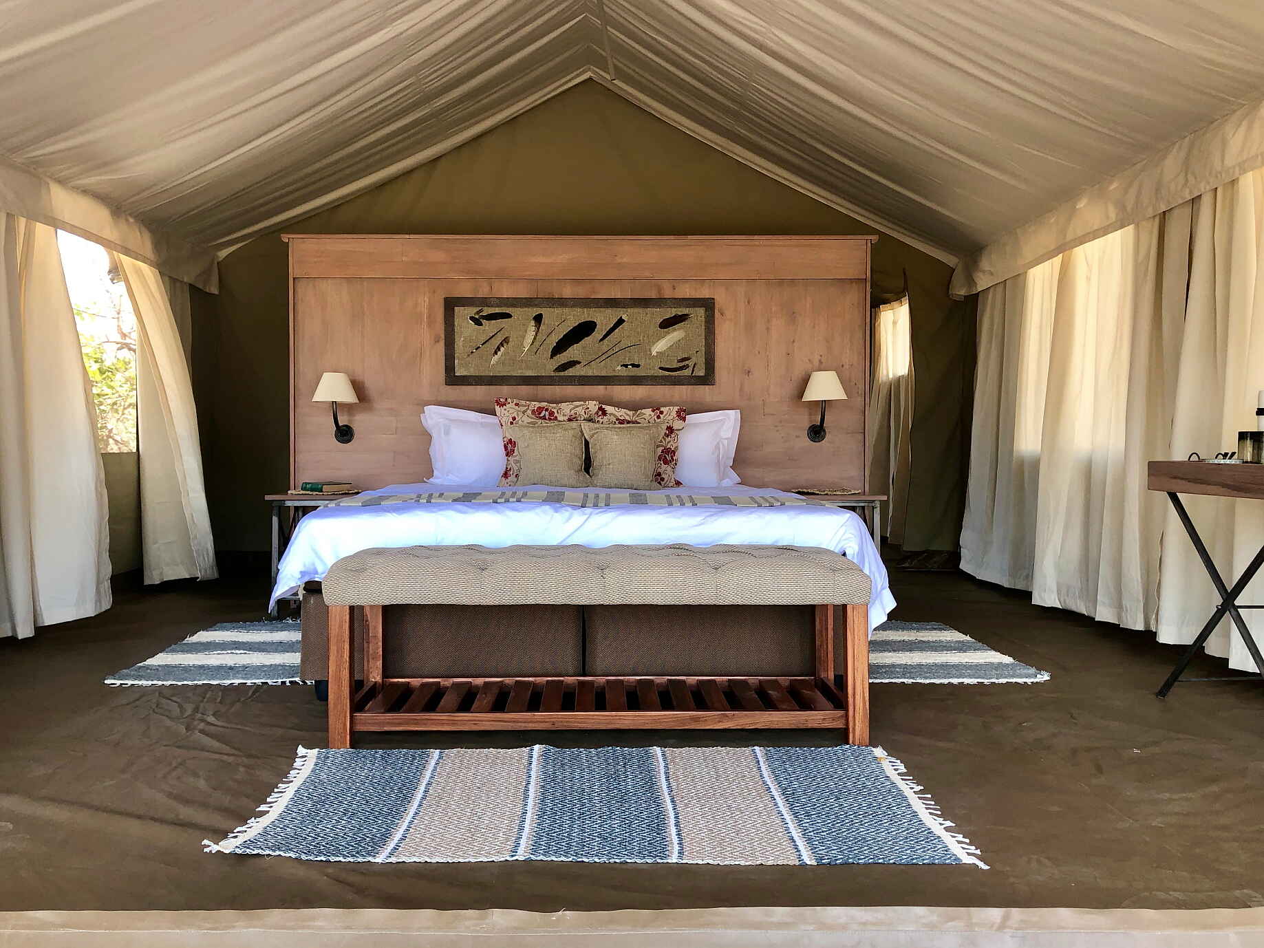 Ingwe Pan, Ingwe Pan Camp, Machaba Safaris, Mana Pools National Park, Doppelbett, Gästezelt, Teppich, Afrikarma, Afrikarma Safaris, Afrikarma Safaris - Wildnis. Hautnah., Afrikarma.de