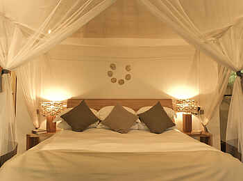 Kanyemba Lodge: Ein frisch hergerichtetes Doppelbett Kanyemba Lodge: Ein frisch hergerichtetes Doppelbett
