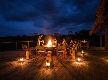 Mboko Camp: Lagerfeuer auf dem Viewing Deck