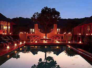 Thanda Tented Camp: Pool im Laternenlicht Thanda Tented Camp: Pool im Laternenlicht