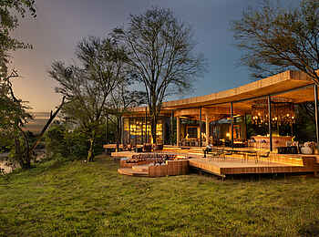 andBeyond Grumeti Serengeti River Lodge: Blick auf die Terrasse andBeyond Grumeti Serengeti River Lodge: Blick auf die Terrasse