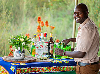 Laikipia Wilderness Main Camp: Drinks am Abend Laikipia Wilderness Main Camp: Drinks am Abend
