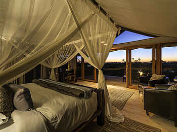 Little Tubu: Abendlicht im Gästezelt Little Tubu: Abendlicht im Gästezelt