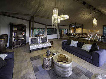 Little Tubu: Lounge und Speisebereich Little Tubu: Lounge und Speisebereich