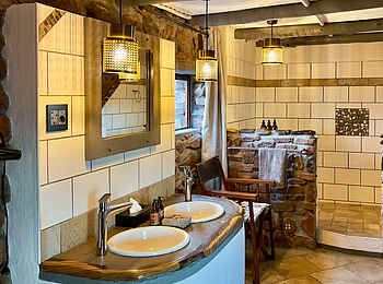 Namib Outpost: Badezimmer einer Suite Namib Outpost: Badezimmer einer Suite