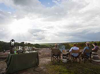 Legendary Mwiba Lodge: Sundowner Legendary Mwiba Lodge: Sundowner
