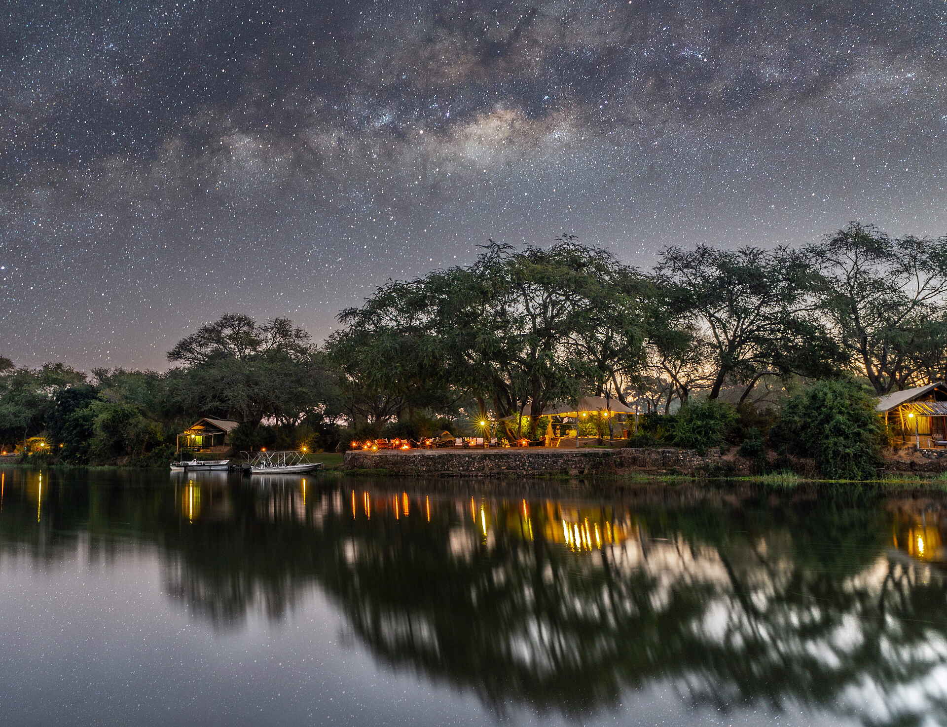 Time + Tide Chongwe Camp: Das Camp bei Nacht