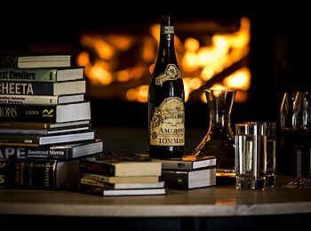 Bisate Lodge: Literatursammlung und erfrischende Drinks Bisate Lodge: Literatursammlung und erfrischende Drinks