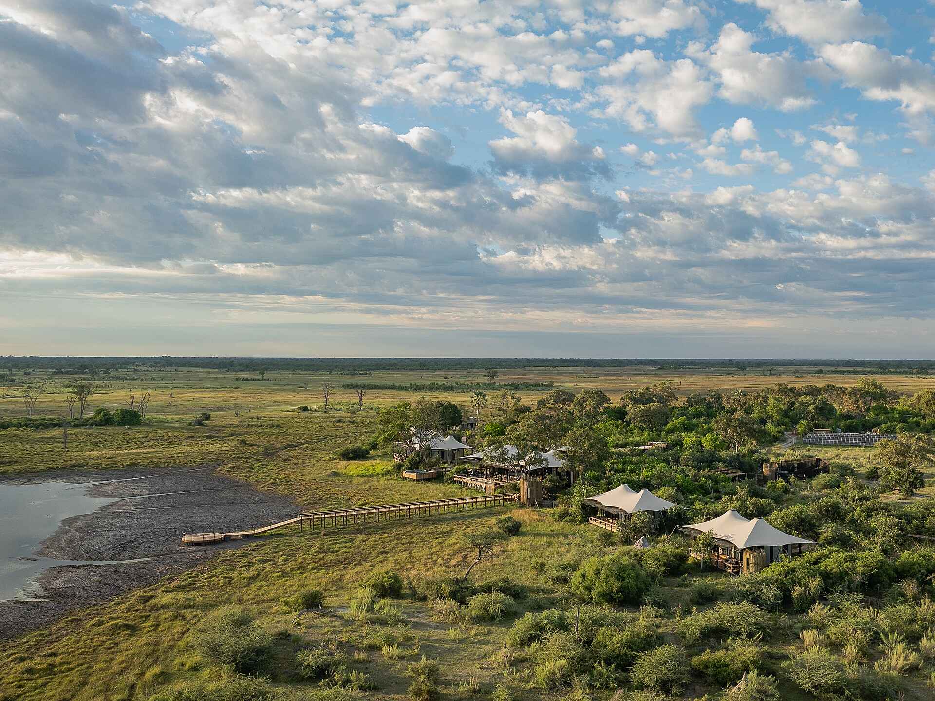 Daunara Safari Camp: Camp mit Wasserloch Daunara Safari Camp: Camp mit Wasserloch