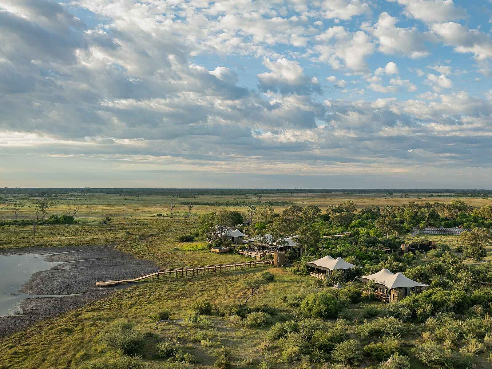 Daunara Safari Camp: Camp mit Wasserloch Daunara Safari Camp: Camp mit Wasserloch