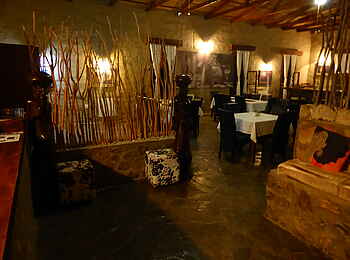 Fort Sesfontein: Der Blick ins Restaurant