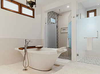 LUX Marijani: Das Bad in einem Executive Zimmer