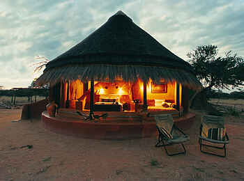 Okonjima Bush Camp: Chalet-Ansicht