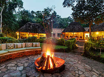 Primate Lodge Kibale: Lagerfeuer am Abend