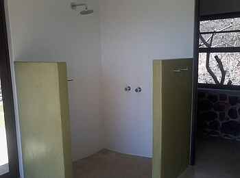 Waterberg Guest Farm: Dusche im Bungalow Waterberg Guest Farm: Dusche im Bungalow