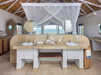 Azura Marlin Beach: Gästebad