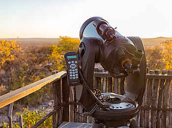 Taleni Etosha Village: Ein professionelles Teleskop für Sternenbeobachtungen Taleni Etosha Village: Ein professionelles Teleskop für Sternenbeobachtungen