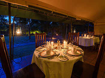 Governors' Il Moran Camp: Candle-Light-Dinner im offenen Speisezelt