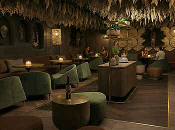 Ngorongoro Explorer Lodge: Lounge in der Bar