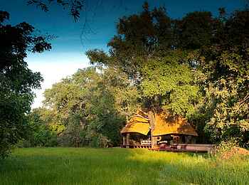 Nkwali Camp: Essbereich in der Natur