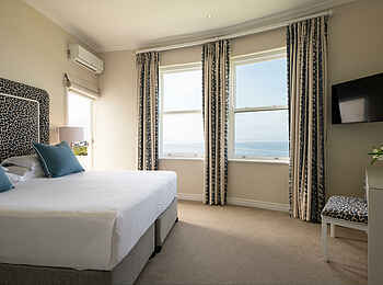 The Marine Hotel: Das Schlafzimmer der Premier Suite The Marine Hotel: Das Schlafzimmer der Premier Suite