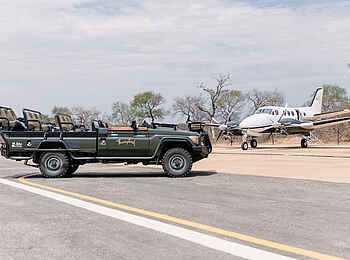 Thornybush Game Lodge: Ankunft an der Landebahn Thornybush Game Lodge: Ankunft an der Landebahn