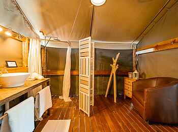 Tlouwana Camp: Badezimmer eines Zweibettzelts Tlouwana Camp: Badezimmer eines Zweibettzelts