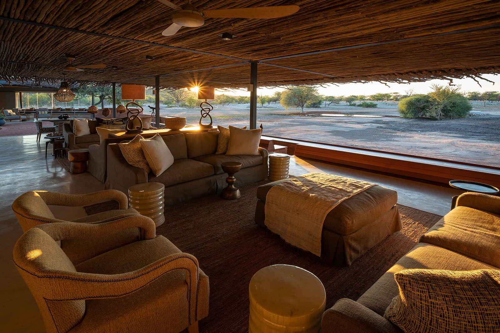 Anderssons At Ongava: Wohnzimmer mit Blick in die Natur Anderssons At Ongava: Wohnzimmer mit Blick in die Natur