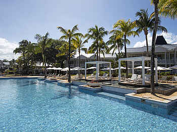 Heritage Le Telfair Golf & Wellness Resort: Liegen am Pool Heritage Le Telfair Golf & Wellness Resort: Liegen am Pool