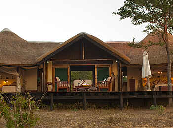 Kasaka River Lodge: Frontansicht Kasaka River Lodge: Frontansicht