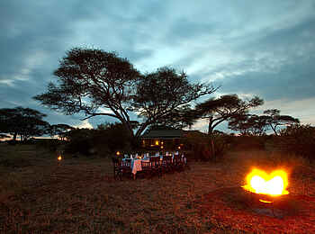 Lemala Ewanjan: Dinner beim Feuer