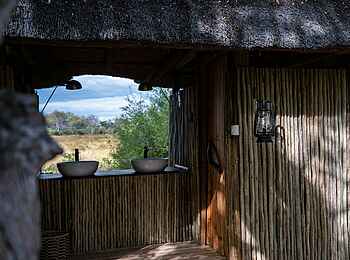 Little Sable Camp: Bad im Hauptbereich Little Sable Camp: Bad im Hauptbereich