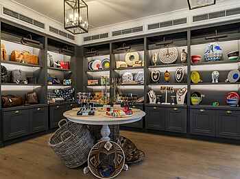 Long Lee Manor Lodge: Im Shop Long Lee Manor Lodge: Im Shop